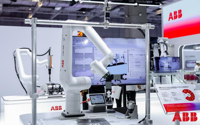 ABB亮相2025工博會，展示機器人未來新圖景