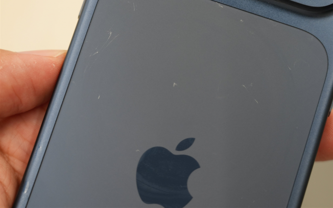 iPhone 17 Pro機(jī)身劃痕太多？曝蘋(píng)果官方有兩種方法應(yīng)對(duì)！