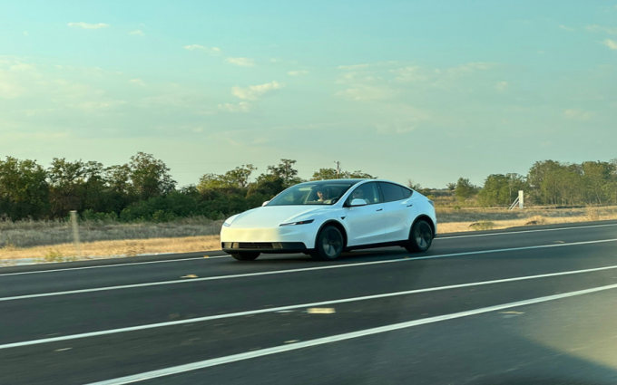前臉“禿”了，疑似廉價版Model Y實車曝光，會賣多少錢？