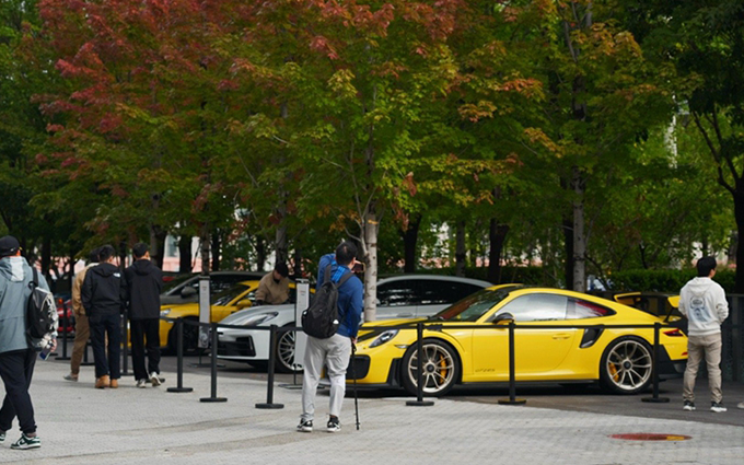 產品經理開AMG/設計師開保時捷，小米舉辦員工車展，都開的什么車？