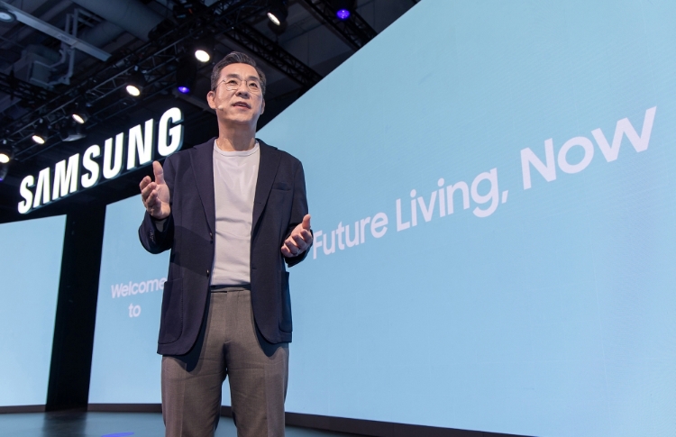 Samsung-Mobile-TVs-and-Displays-Digital-Appliances-IFA-2025-AI-Home-Vision_main1_副本.jpg